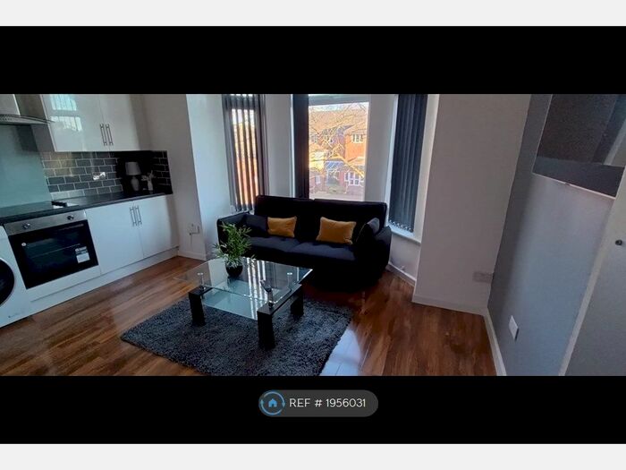 3 Bedroom Flat To Rent In Polygon Road, Manchester, M8