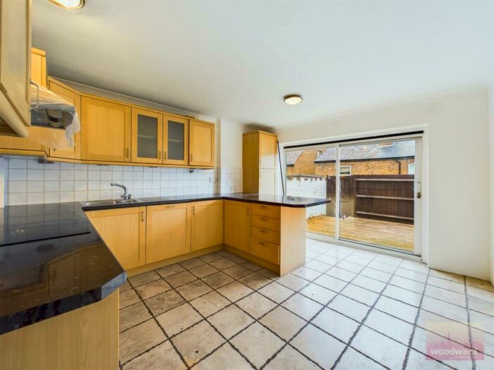 2 Bedroom House To Rent In Crown Street, Harrow, HA2