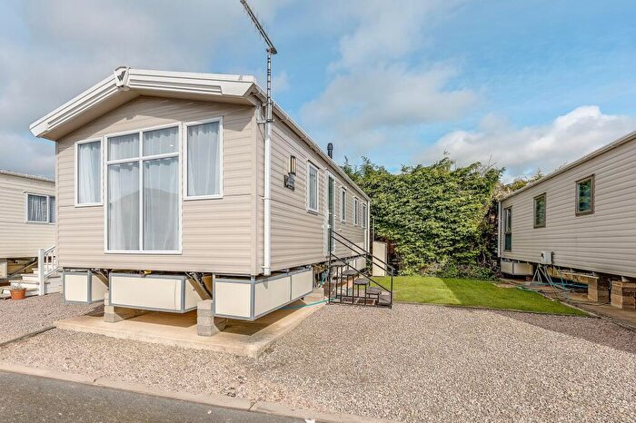 3 Bedroom Mobile Home For Sale In Avon Park, Warwick Road, CV37