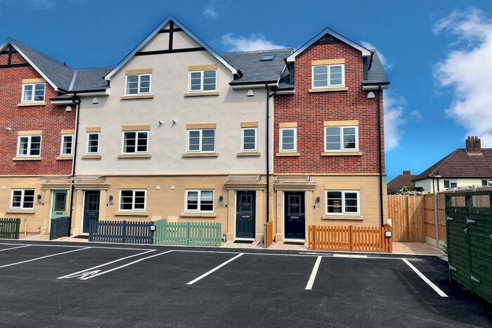 4 Bedroom Mews To Rent In Booths Hill Road, Lymm, WA13