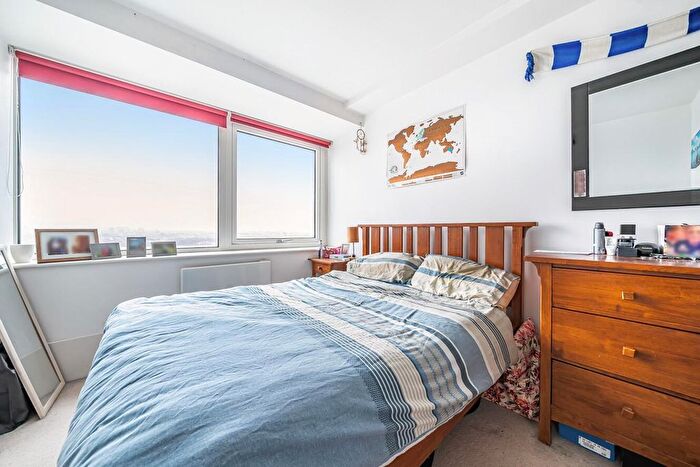 2 Bedroom Flat For Sale In George Beard Road, Deptford, London, SE8