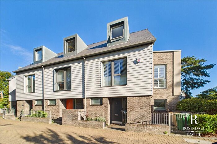 4 Bedroom End Of Terrace House For Sale In Riverbank Way, Wallington, SM6