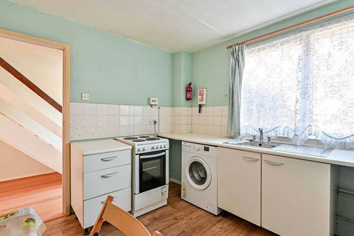 3 Bedroom Property To Rent In Rye Close, Guildford, GU2