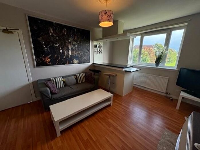 3 Bedroom Flat To Rent In Ruthrie Road, Aberdeen, AB10