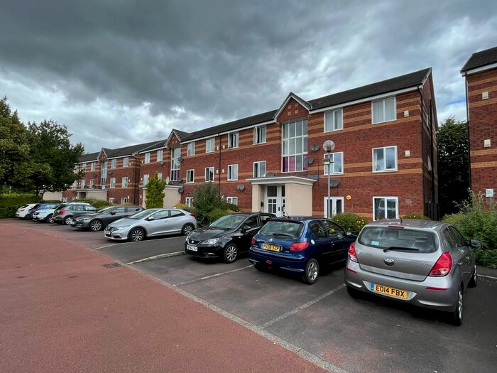 2 Bedroom Flat To Rent In Velour Close, Trinity Riverside, Salford, M3