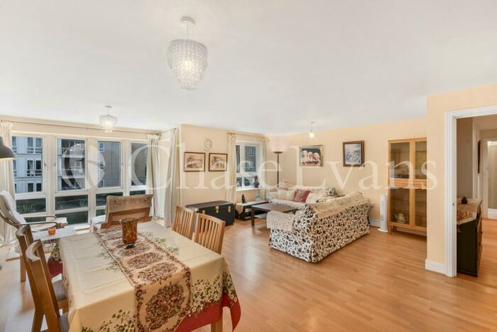 2 Bedroom Flat To Rent In St. Davids Square, Isle Of Dogs, London, E14