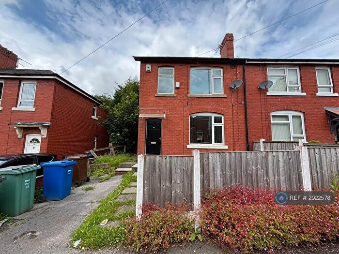 3 Bedroom Semi-Detached House To Rent In Kingfisher Drive, Bury, BL9