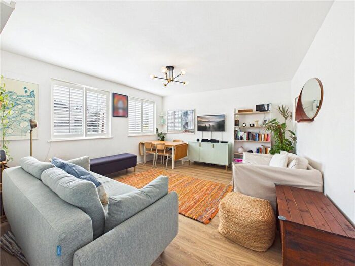 2 Bedroom Apartment To Rent In Cedars Road, Hampton Wick, KT1