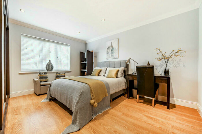 4 Bedroom Detached House For Sale In Warren Road, Woodley, Reading, RG5