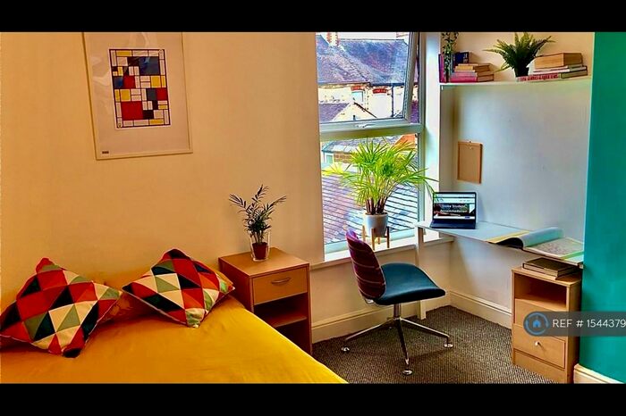 3 Bedroom Detached House To Rent In Thornton Road, Stoke-On-Trent, ST4