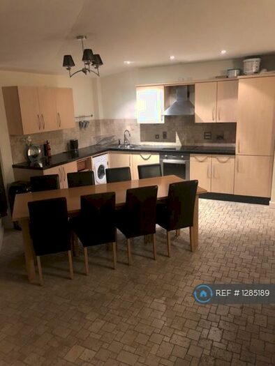 3 Bedroom Penthouse To Rent In Hamilton Court, Bristol, BS2