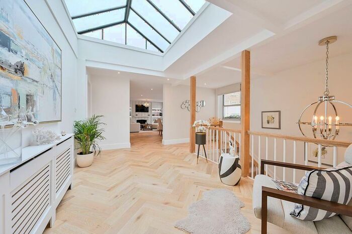 3 Bedroom Mews To Rent In Gaspar Mews, South Kensington, London, SW5