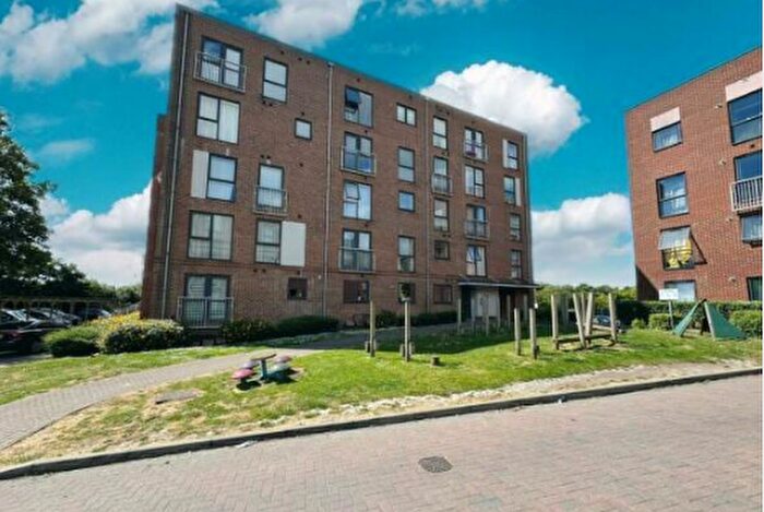 2 Bedroom Flat To Rent In Draper Close Grays, RM20