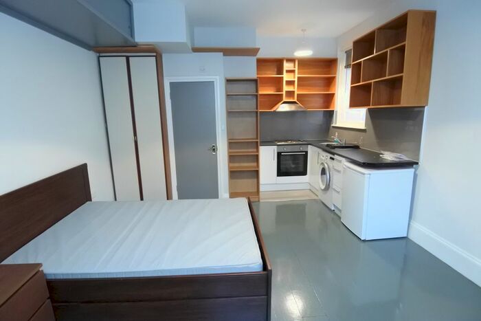 Studio To Rent In Hemstal Road, West Hampstead, London, NW6