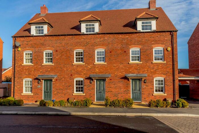 4 Bedroom Terraced House To Rent In Cantley Road, Great Denham, Bedford, MK40