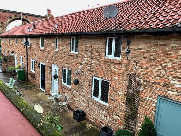 2 Bedroom Cottage To Rent In High Street, Yarm, TS15
