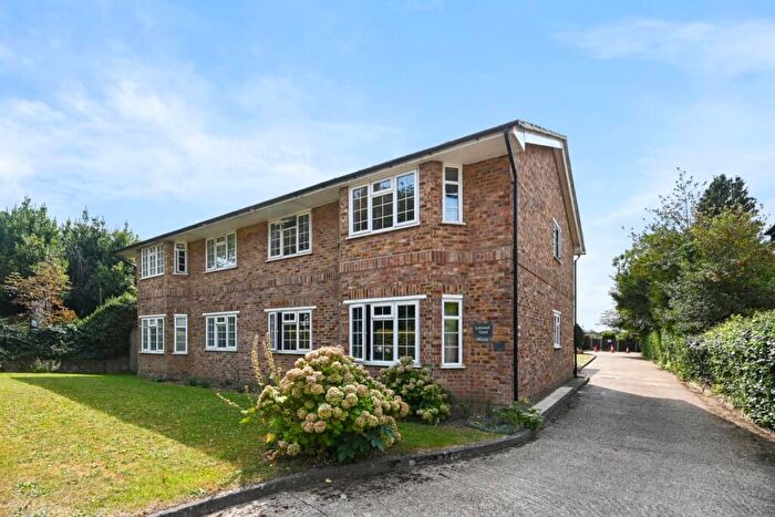 2 Bedroom Flat For Sale In Lynwood Court, Alexandra Road, Epsom, KT17