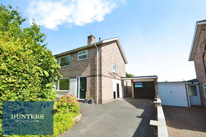 3 Bedroom Semi-Detached House For Sale In Glenthorne Close, Brampton, Chesterfield, S40