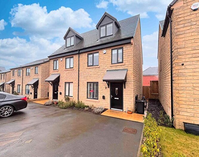 3 Bedroom Semi Detached House For Sale In Willow Lane, Stonebrooke Gardens, Hipperholme, HX3