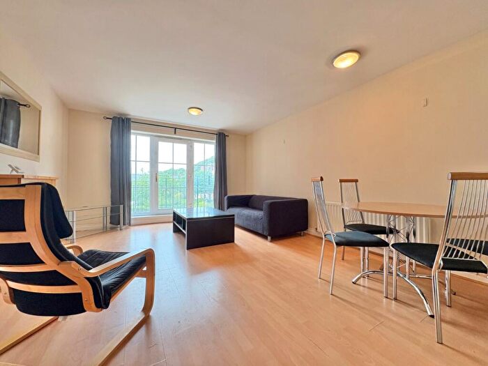 2 Bedroom Flat To Rent In Carisbrooke Road, Far Headingley, Leeds, LS16