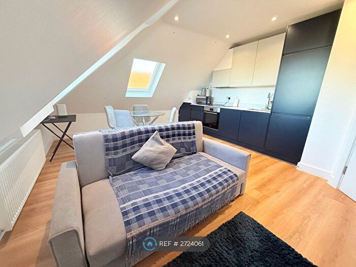 2 Bedroom Flat To Rent In Hendon, London, NW4