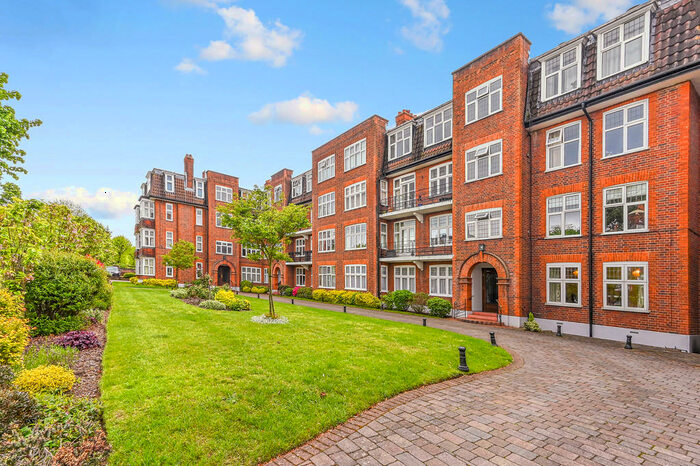 2 Bedroom Flat To Rent In Portsmouth Road, KT6