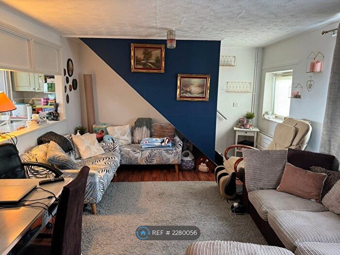 2 Bedroom Maisonette To Rent In Sandland Close, Dunstable, LU6