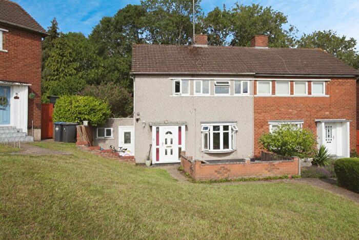 3 Bedroom Semi-Detached House For Sale In Yates Avenue, Rugby, CV21