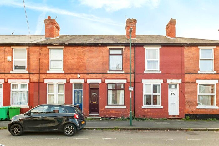 2 Bedroom Terraced House For Sale In Lonsdale Road, Nottingham, NG7