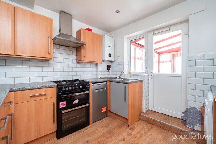 3 Bedroom Detached House To Rent In Whitland Road, Carshalton, Surrey, SM5