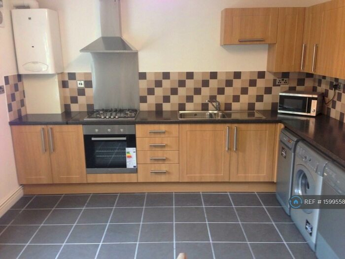 6 Bedroom Terraced House To Rent In Gadd Street, Nottingham, NG7