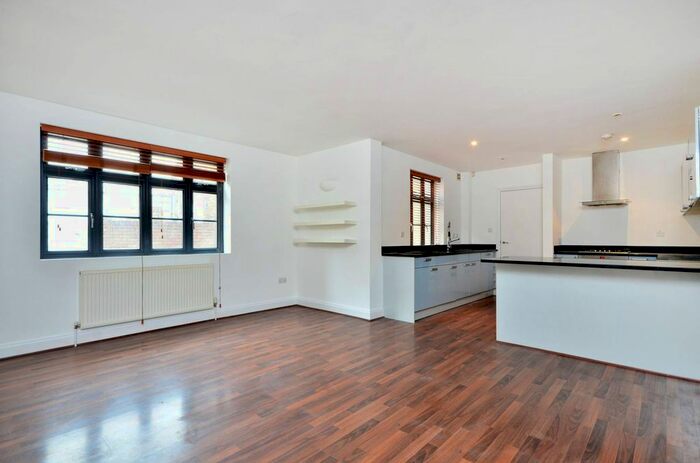 3 Bedroom Property For Sale In Paddock Gardens, Crystal Palace, London, SE19