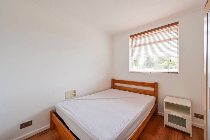 2 Bedroom Flat To Rent In Orford Road, Walthamstow Village, London, E17