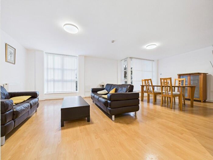 2 Bedroom Flat For Sale In Barrier Point Road, London, E16