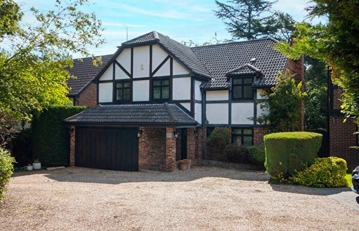 5 Bedroom Detached House For Sale In Overchess Ridge, Chorleywood, WD3
