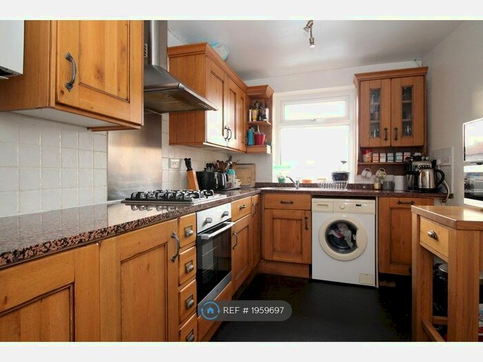 4 Bedroom Flat To Rent In Market Place, Howden, DN14