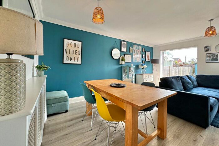 3 Bedroom End Of Terrace House For Sale In Northmore Road, Locks Heath, SO31