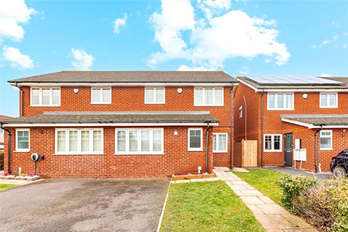 3 Bedroom Semi-Detached House For Sale In Rochester Road, Hornchurch, RM12