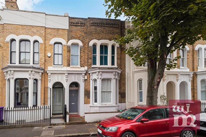 2 Bedroom Flat To Rent In Antill Road, Mile End, E3