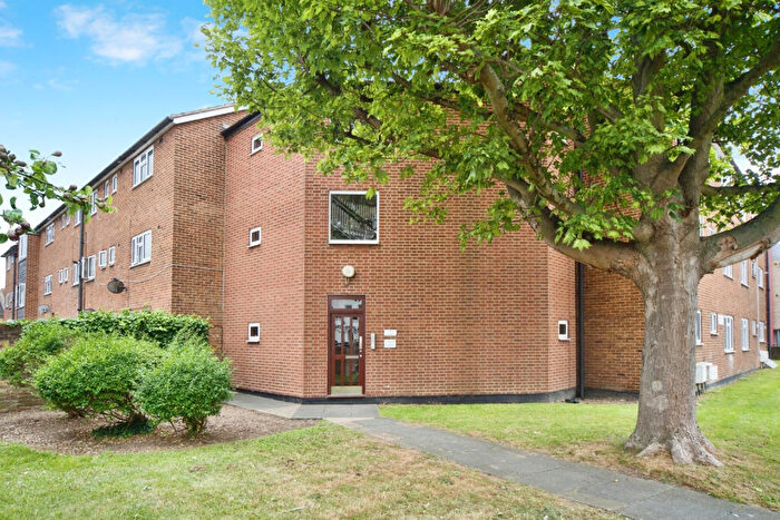 2 Bedroom Flat To Rent In Church Road, E10