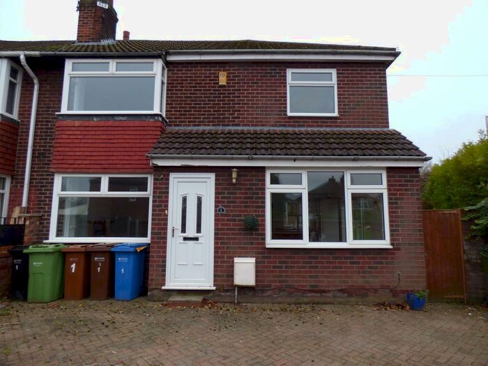4 Bedroom Semi-Detached House To Rent In Yewdale Road, Stockport, SK1
