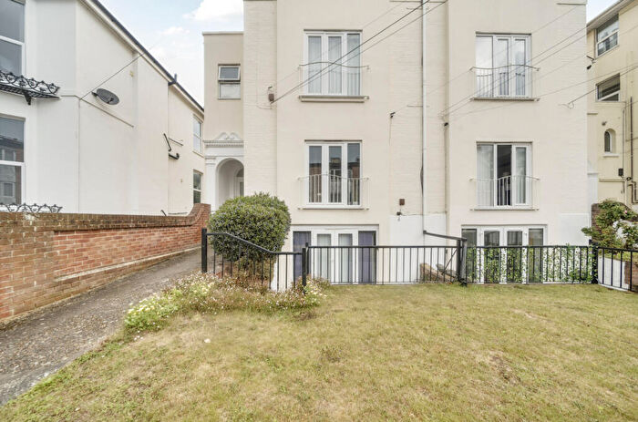2 Bedroom Flat For Sale In Auckland Road East, Southsea, Hampshire, PO5