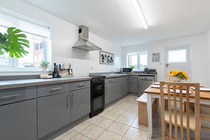 3 Bedroom Flat To Rent In Bath Road, Cheltenham, GL53