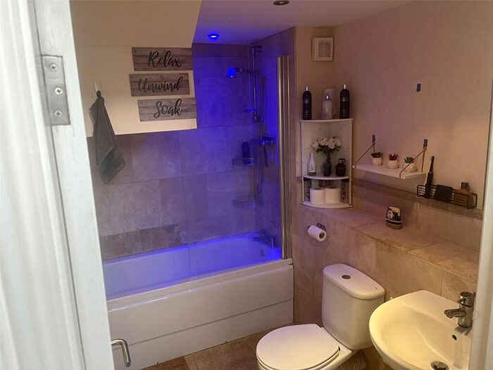 1 Bedroom Apartment For Sale In Beaconsfield House, Off Bennett Lane, Halifax, HX3