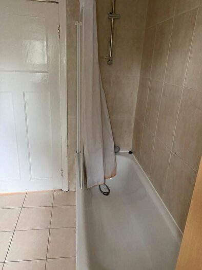 5 Bedroom Flat To Rent In Parson Street, Hendon, NW4