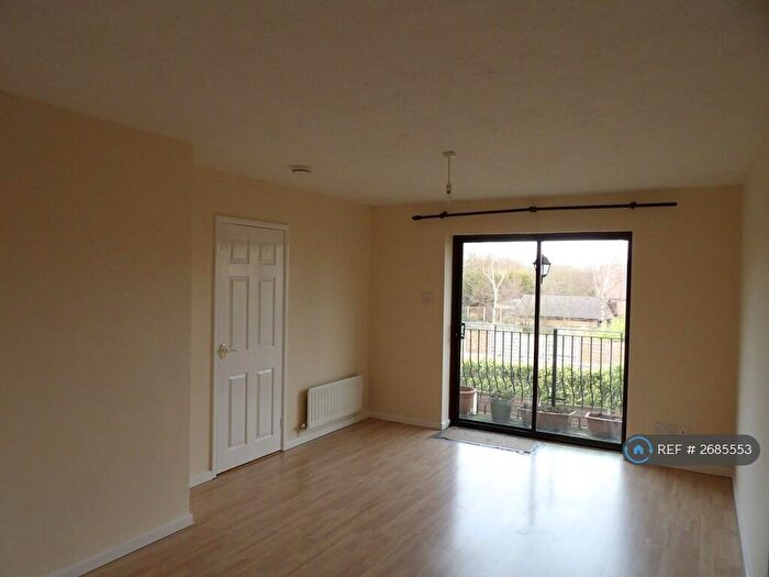 2 Bedroom Flat To Rent In Ermington Court, Heywood, OL10