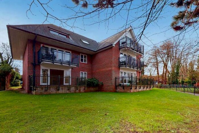 2 Bedroom Flat To Rent In Waterside House, Pangbourne, Berkshire, RG8