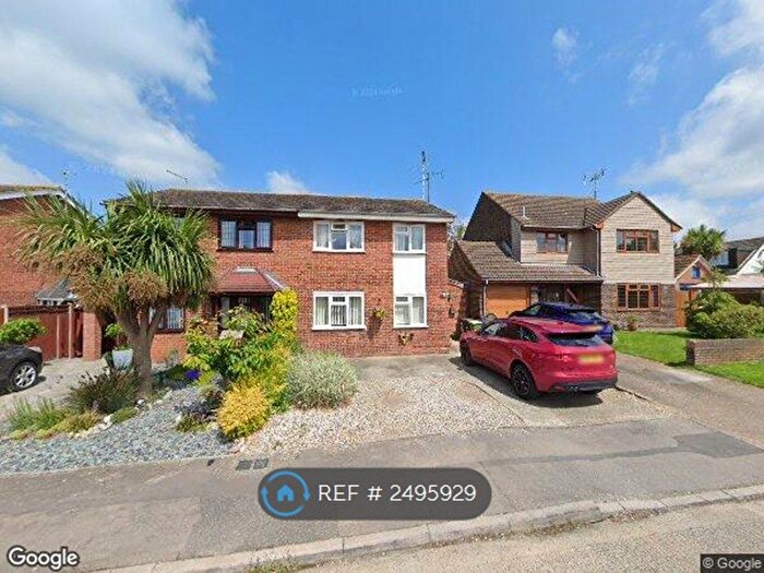 4 Bedroom Semi-Detached House To Rent In Central Avenue, Rochford, SS4