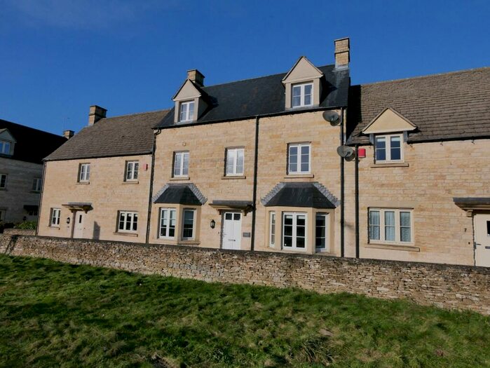 4 Bedroom Town House To Rent In Blackberry Walk, Cirencester, GL7