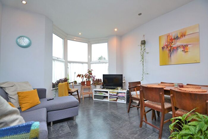 2 Bedroom Flat To Rent In Avignon Road, London, SE4